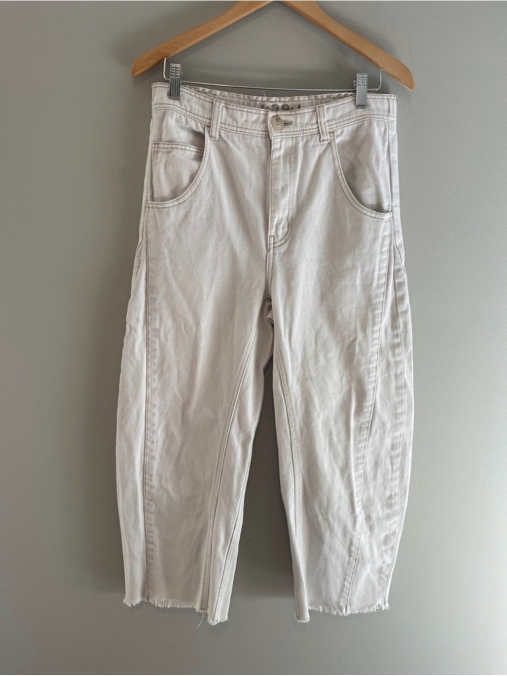 We The Free Extreme Barrel Jeans Ecru FREE PEOPLE Size 28 Frayed Hem OB1260716